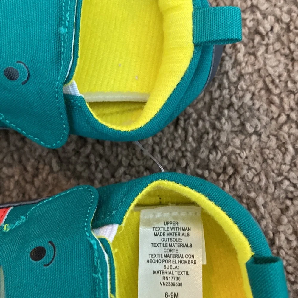 Brand new 6-9 month baby shoes